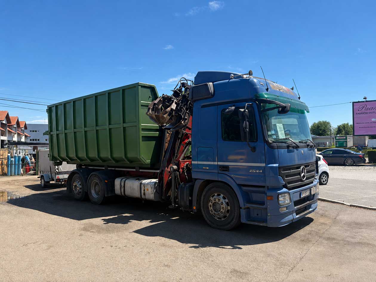 Ferologistik trucks and containers